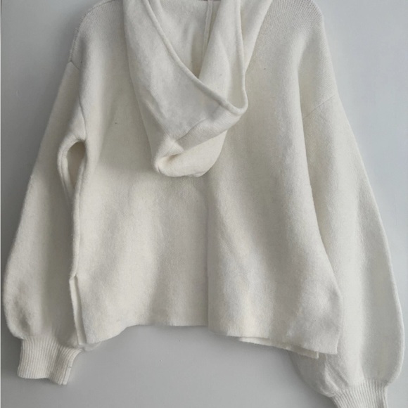 NWOT Amaryllis Hoodie Pullover Sweater - Size Medium - Picture 5 of 5